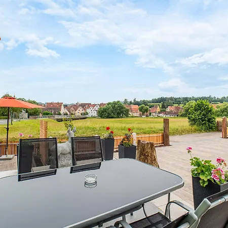 Mit Terrasse 