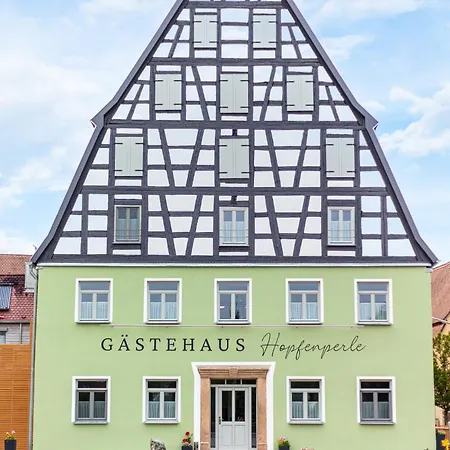 Mit Terrasse 