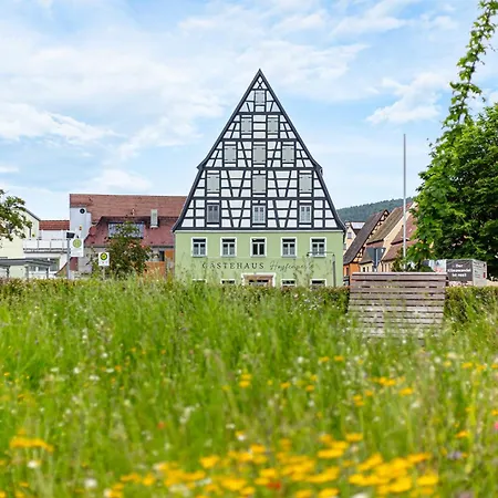 Mit Terrasse 