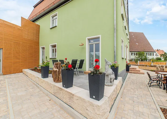 Mit Terrasse 
