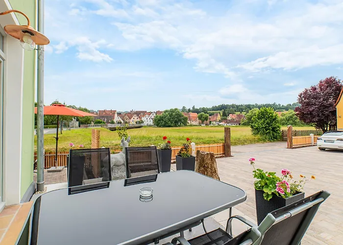 Mit Terrasse 